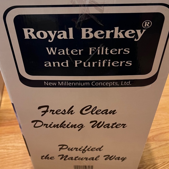 ROYAL BERKEY WATER FILTER WITH METAL STAND + SPIGOT + 2 FILTERS - Picture 4 of 6